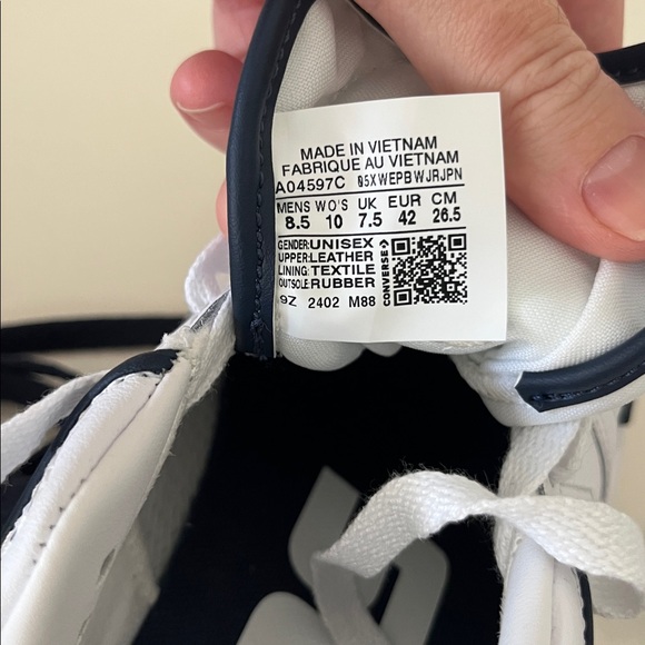 Converse Men's Teens unisex White and Navy leather Sneakers - Picture 5 of 8